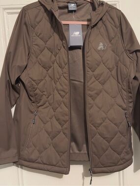 NWT New Balance Women's Quilted Hooded Jacket - Taupe color. Size L. 27”L x 20”W